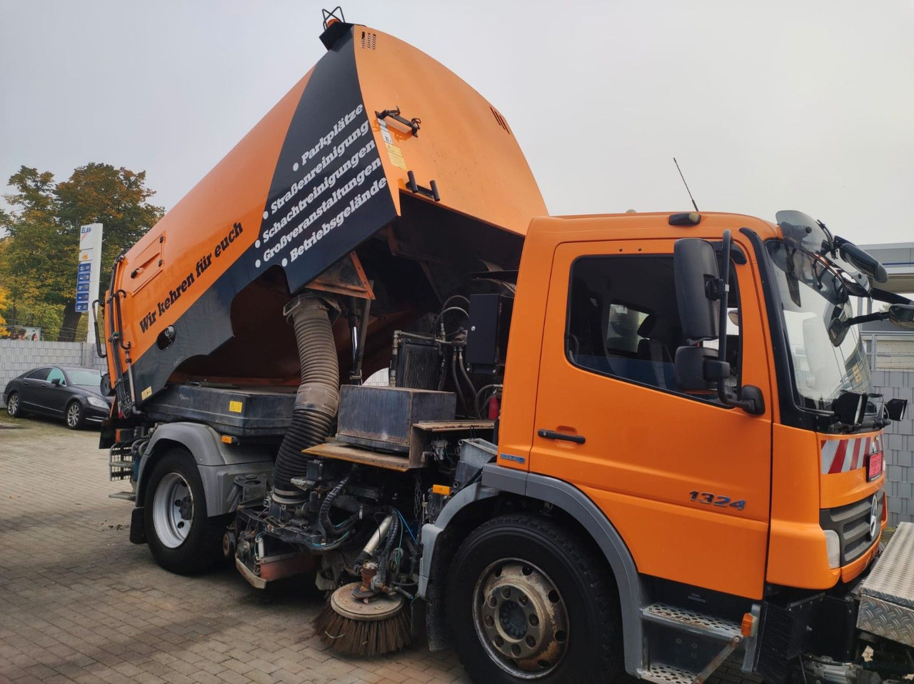 Mercedes-Benz Atego 2 6-Zyl. 4x2 1324 Schmidt SK 600 Klima - Balayeuse de voirie: photos 2 Mercedes-Benz Atego 2 6-Zyl. 4x2 1324 Schmidt SK 600 Klima - Balayeuse de voirie: photos 2