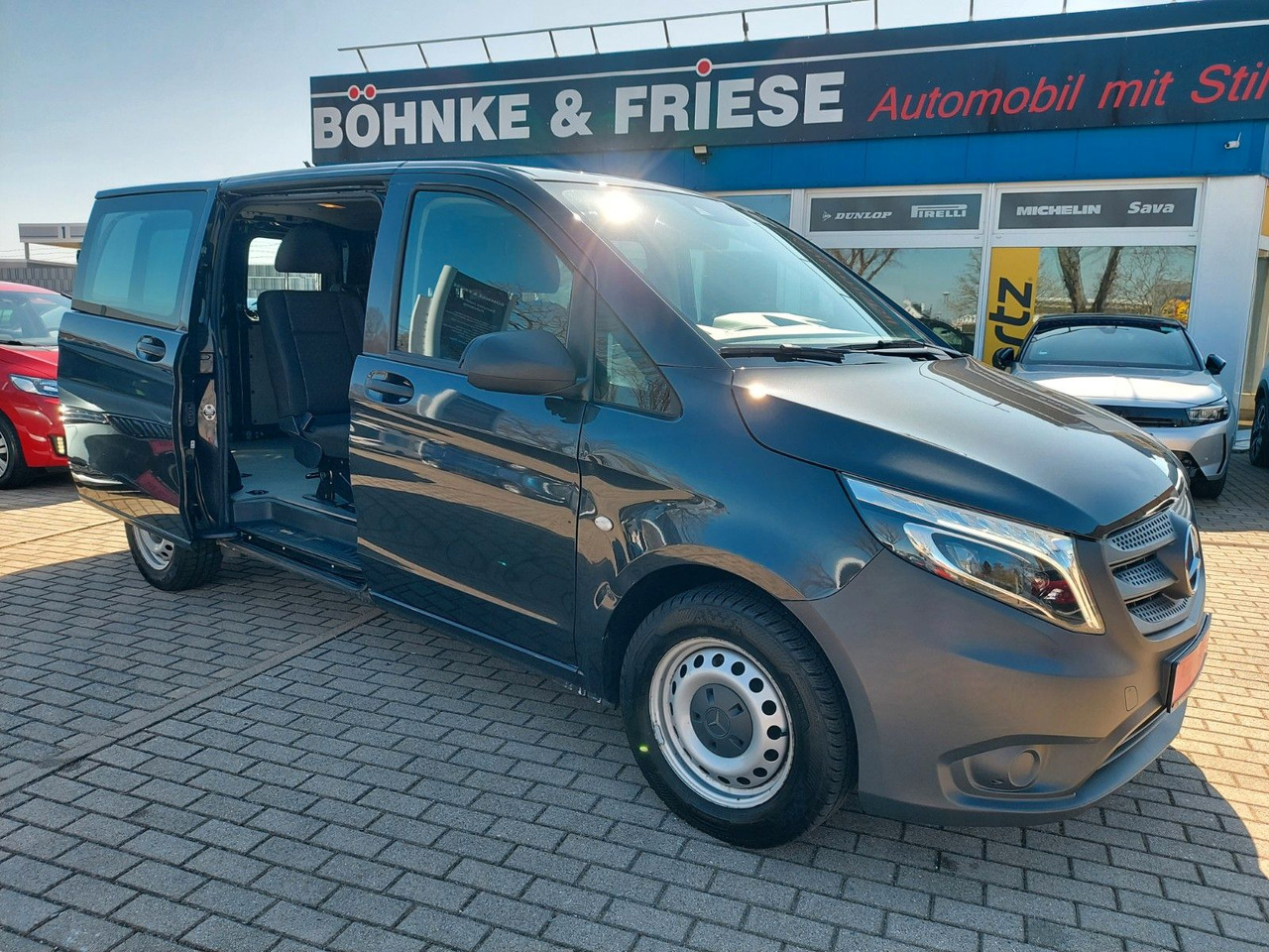 Mercedes-Benz Vito Mixto 116CDI Lang Autom. LED 6 SITZE KAMERA - Transport de personnes: photos 1 Mercedes-Benz Vito Mixto 116CDI Lang Autom. LED 6 SITZE KAMERA - Transport de personnes: photos 1