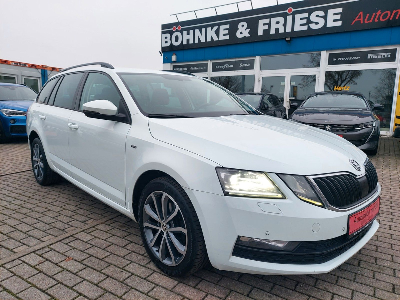 Skoda Octavia Combi Clever 4x4 LED DAB Navi - Voiture break: photos 1 Skoda Octavia Combi Clever 4x4 LED DAB Navi - Voiture break: photos 1