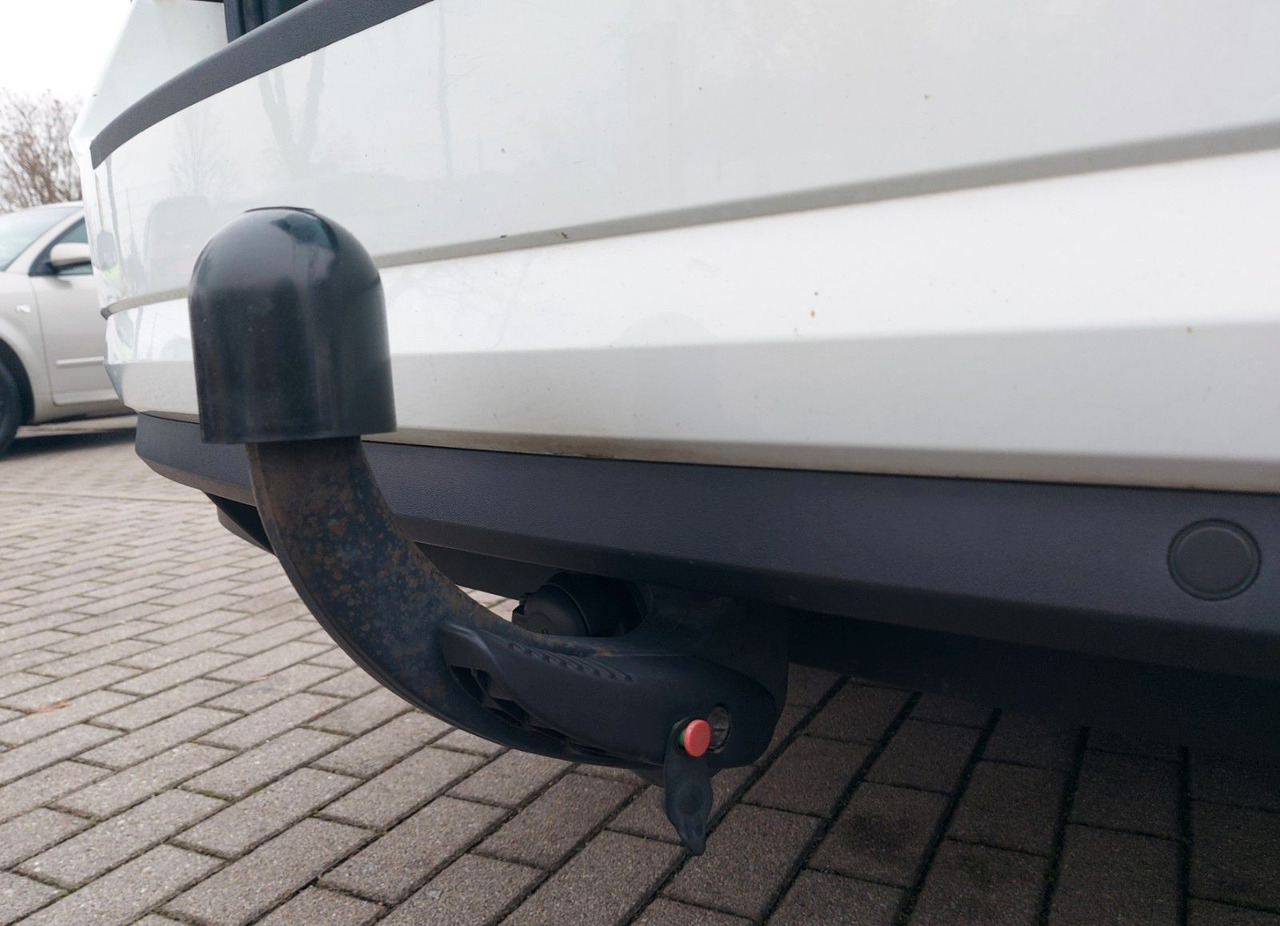 Skoda Octavia Combi Clever 4x4 LED DAB Navi - Voiture break: photos 2 Skoda Octavia Combi Clever 4x4 LED DAB Navi - Voiture break: photos 2