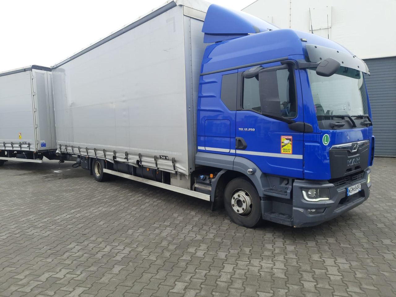 MAN TGL 12.250 - Camion à rideaux coulissants: photos 2 MAN TGL 12.250 - Camion à rideaux coulissants: photos 2
