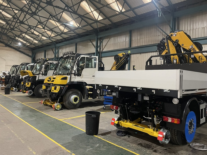 UNIMOG Unimog 423, 4x4, Mercedes Benz, Hiab - Camion grue: photos 3 UNIMOG Unimog 423, 4x4, Mercedes Benz, Hiab - Camion grue: photos 3