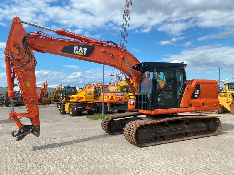 Caterpillar 323 Next Gen NVT - Pelle sur chenille: photos 1 Caterpillar 323 Next Gen NVT - Pelle sur chenille: photos 1