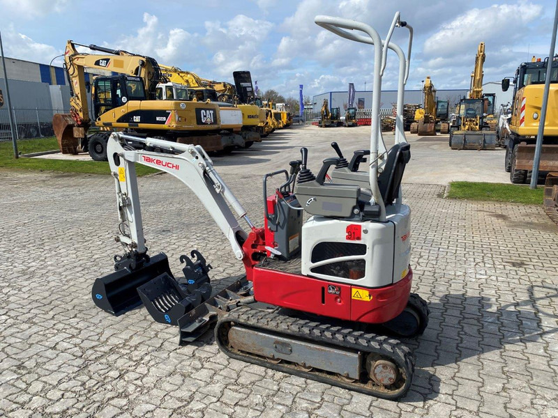 Takeuchi TB210R NVT - Mini pelle: photos 1 Takeuchi TB210R NVT - Mini pelle: photos 1