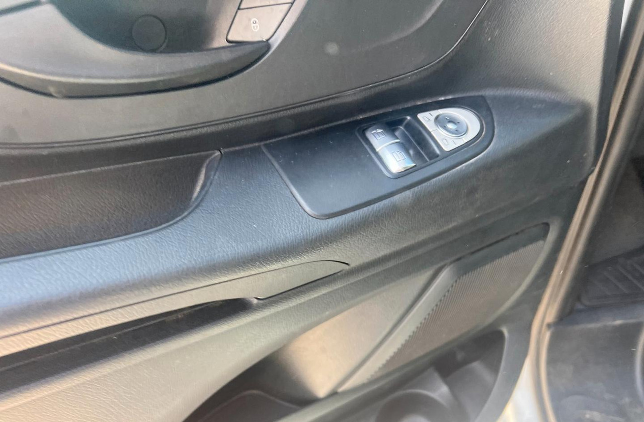 Fourgon utilitaire Mercedes vito 111: photos 9