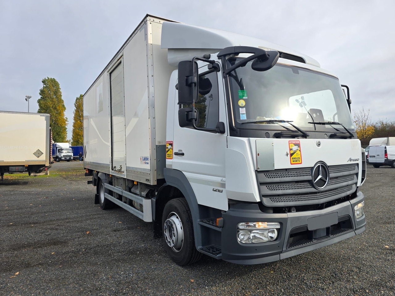 Mercedes-Benz Atego 1218 4x2 Koffer/FULL-ADR/EXIII/LBW/AC/EU6d - Camion fourgon: photos 1 Mercedes-Benz Atego 1218 4x2 Koffer/FULL-ADR/EXIII/LBW/AC/EU6d - Camion fourgon: photos 1