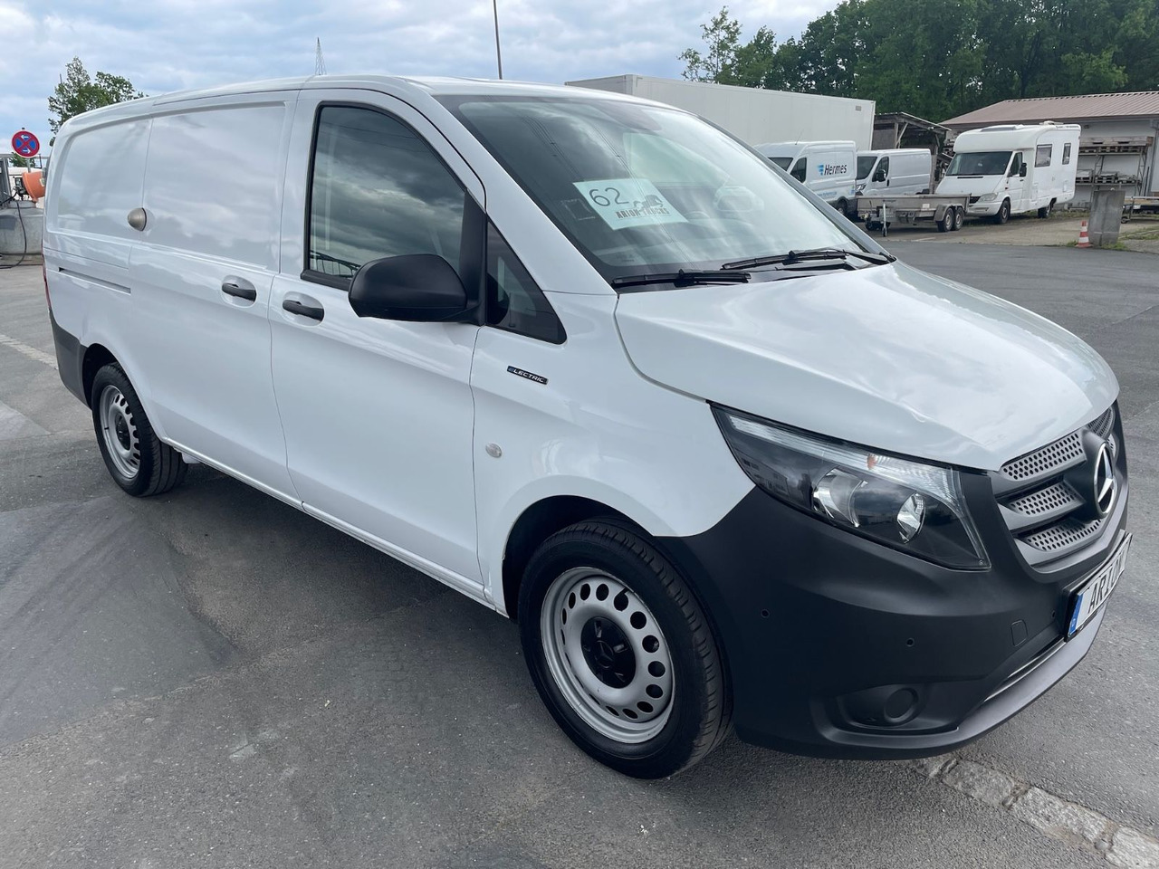 Mercedes-Benz eVito 111 Kastenwagen lang/Kamera/AC/70kW/3Sitze - Fourgonnette, Utilitaire électrique: photos 1 Mercedes-Benz eVito 111 Kastenwagen lang/Kamera/AC/70kW/3Sitze - Fourgonnette, Utilitaire électrique: photos 1