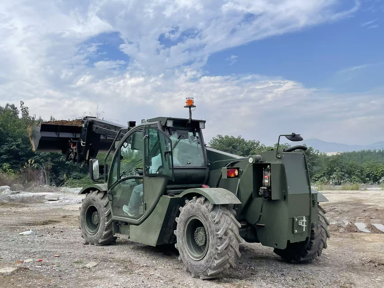 JIELI JL7030 I am looking for a distributor:) - Chariot télescopique: photos 2 JIELI JL7030 I am looking for a distributor:) - Chariot télescopique: photos 2