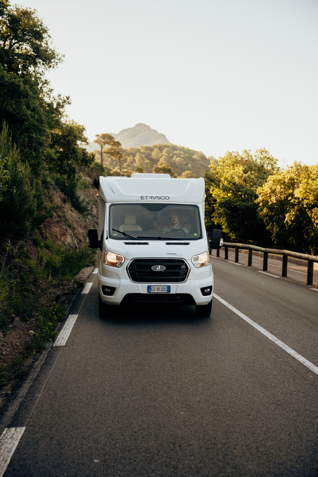 ETRUSCO Etrusco V 6.8 SCF - Camping-car: photos 1 ETRUSCO Etrusco V 6.8 SCF - Camping-car: photos 1