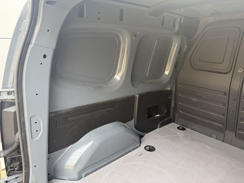 Fourgonnette Nissan Townstar N-Connecta 1.3 130PK **Benzine** L1H1 Airco Carplay Cruise Control Trekhaak Keyless Start Stoelverwarming Parkeersensoren voor achter: photos 13 Fourgonnette Nissan Townstar N-Connecta 1.3 130PK **Benzine** L1H1 Airco Carplay Cruise Control Trekhaak Keyless Start Stoelverwarming Parkeersensoren voor achter: photos 13