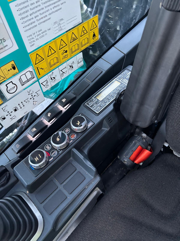 Pelle sur chenille Kobelco SK130LC-11: photos 20 Pelle sur chenille Kobelco SK130LC-11: photos 20