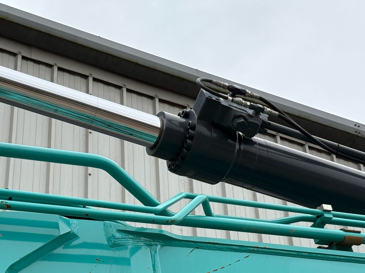 Pelle sur chenille Kobelco SK300LC-10E: photos 11