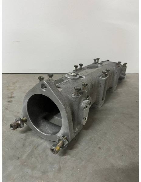 Liebherr A974 / P974 / R942 / R944 / R954 / R964 / R974 / R974B - A 974 / P 974 / R 942 / R 944 / R 954 / R 964 / R 974 / R 974B - Tuyau d'admission d'air: photos 5 Liebherr A974 / P974 / R942 / R944 / R954 / R964 / R974 / R974B - A 974 / P 974 / R 942 / R 944 / R 954 / R 964 / R 974 / R 974B - Tuyau d'admission d'air: photos 5