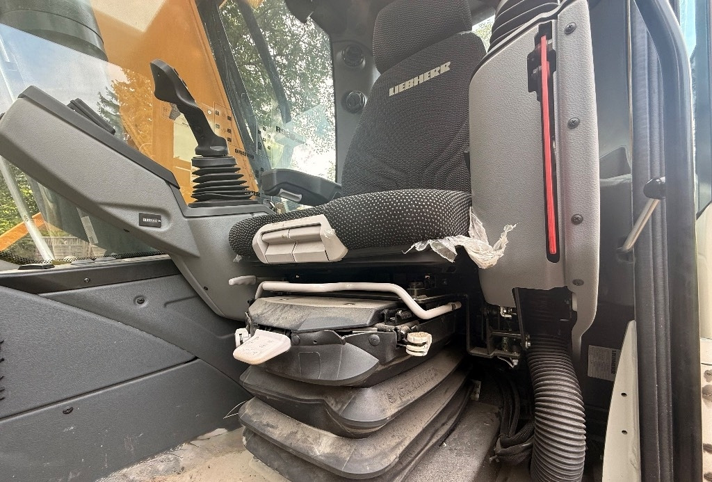 Pelle sur chenille Liebherr R920 Compact LC: photos 32