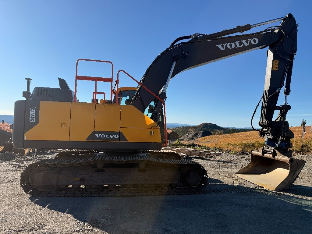 Volvo EC220EL - Pelle sur chenille: photos 1 Volvo EC220EL - Pelle sur chenille: photos 1