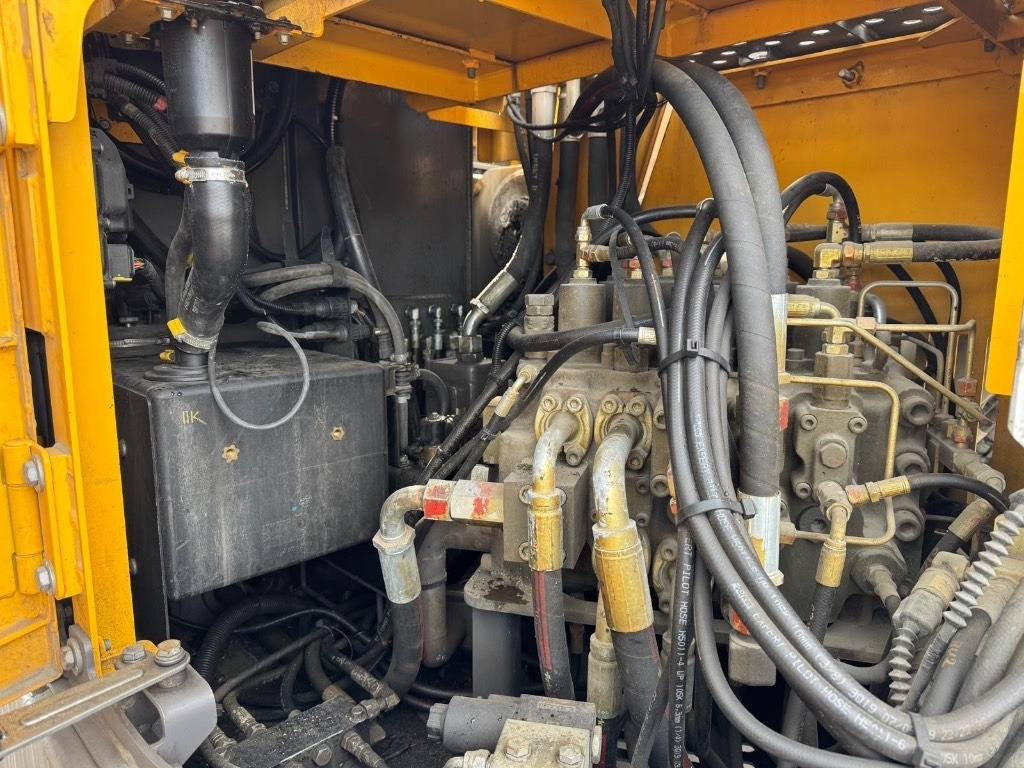 Pelle sur chenille Volvo ECR 235 E: photos 11