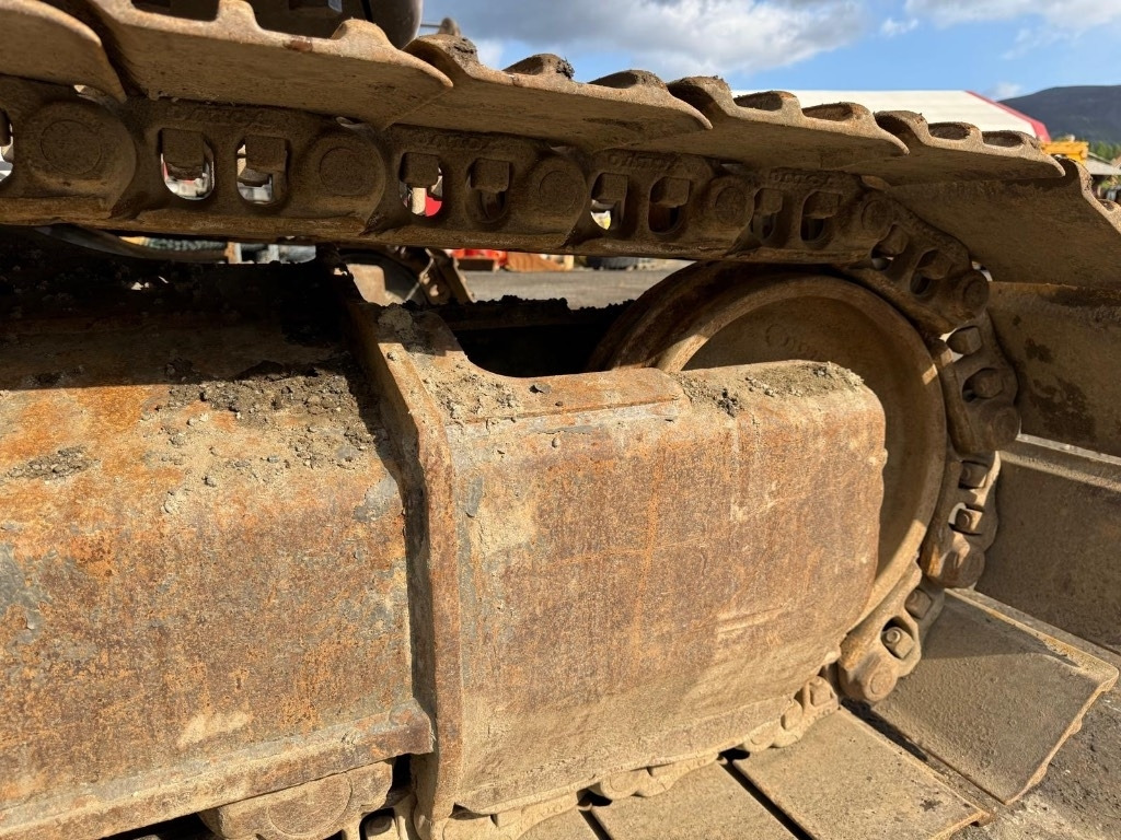 Pelle sur chenille Volvo ECR 235 E: photos 17