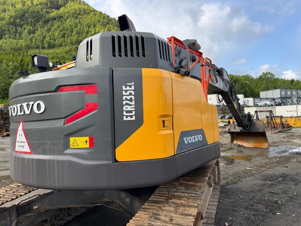 Pelle sur chenille Volvo ECR 235 E: photos 13