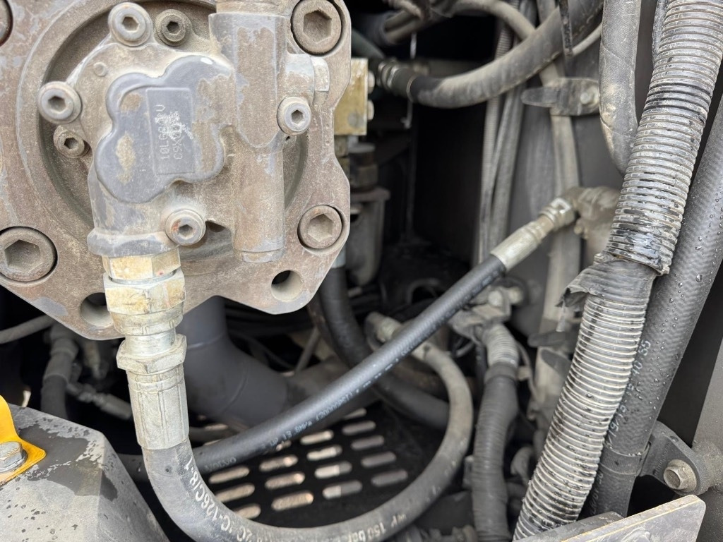 Pelle sur chenille Volvo ECR 235 E: photos 12