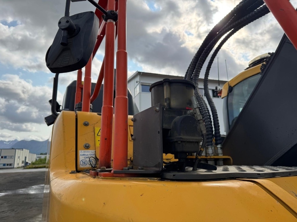 Pelle sur chenille Volvo ECR 235 E: photos 10