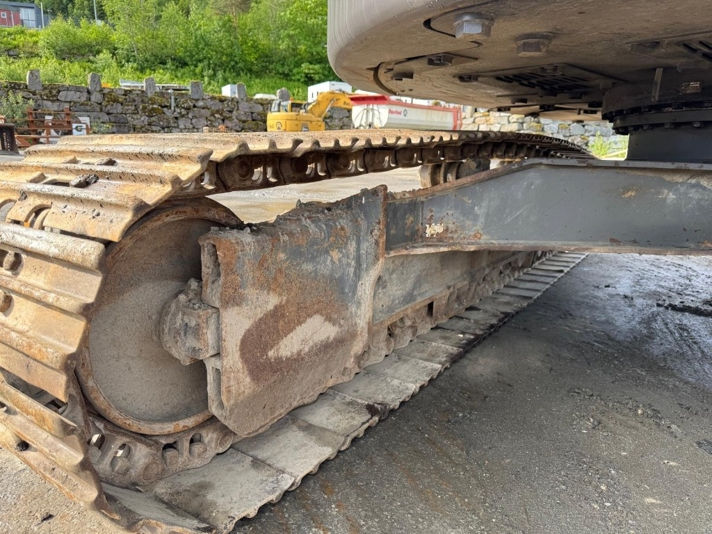 Pelle sur chenille Volvo ECR 235 E: photos 15