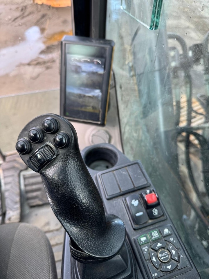 Pelle sur chenille Volvo ECR 235 E: photos 29