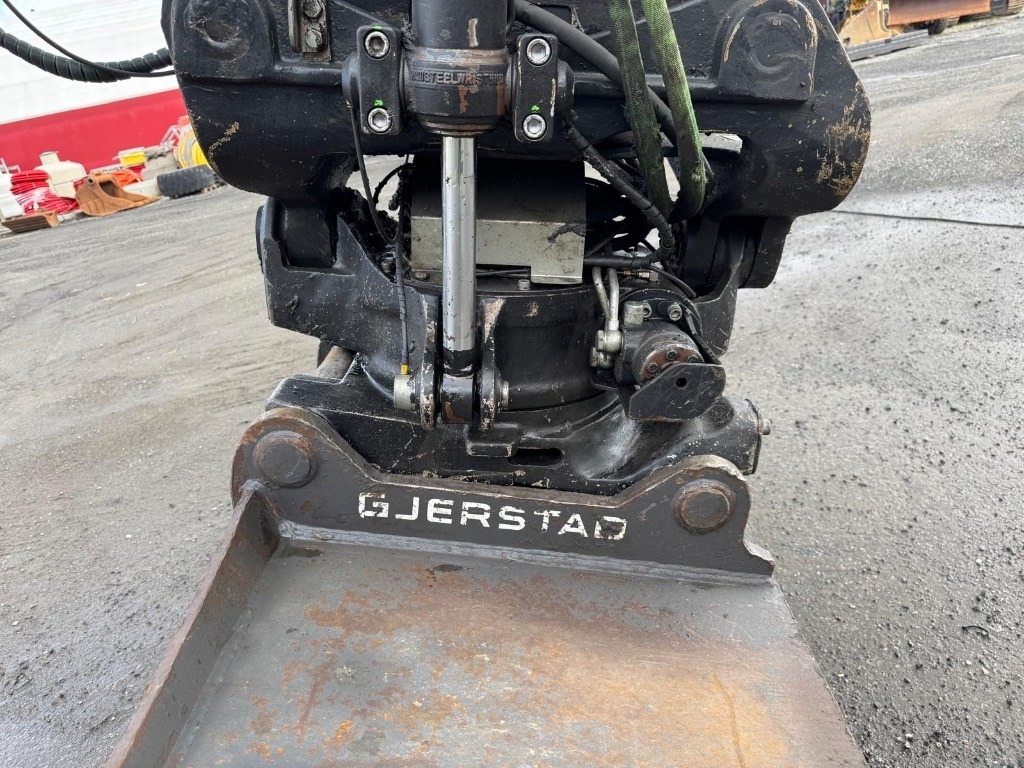 Pelle sur chenille Volvo ECR 235 E: photos 34