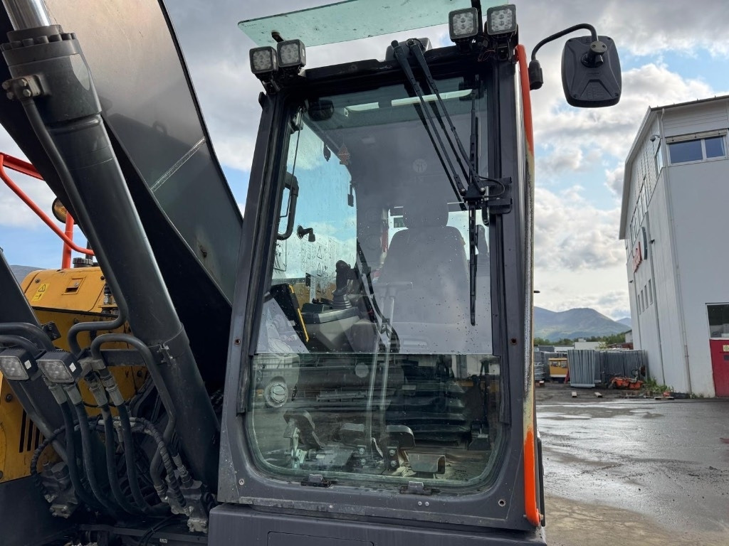 Pelle sur chenille Volvo ECR 235 E: photos 8