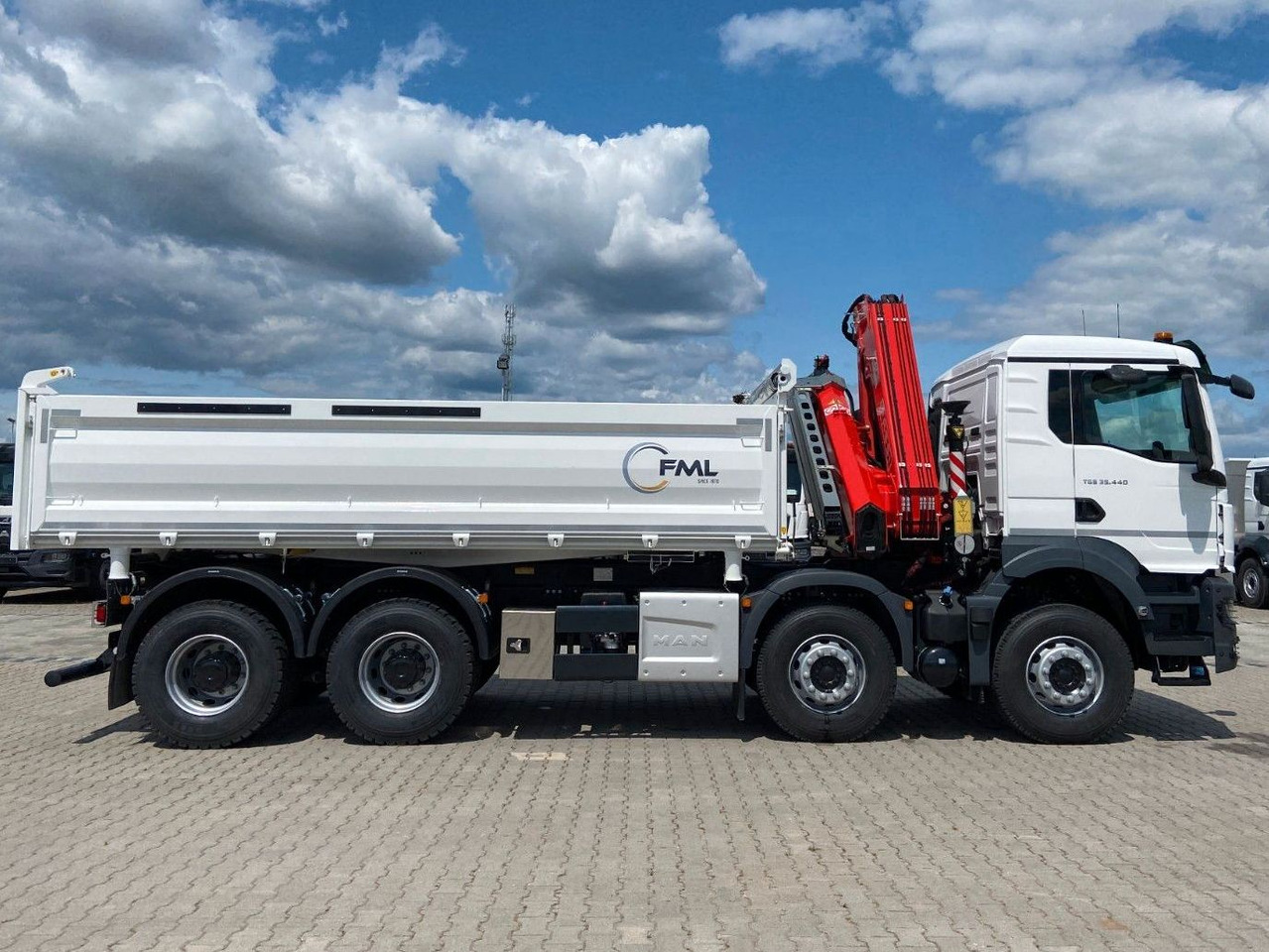 MAN TGS 35.440 DREISEITENKIPPER MIT FASSI F275.026 - Camion benne, Camion grue: photos 1 MAN TGS 35.440 DREISEITENKIPPER MIT FASSI F275.026 - Camion benne, Camion grue: photos 1
