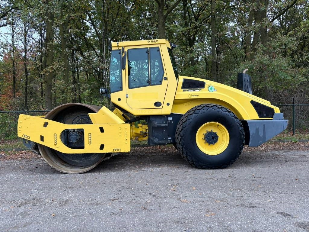 Bomag BW 213 D H-4 i - Compacteur à pieds de mouton/ Monocylindre: photos 2 Bomag BW 213 D H-4 i - Compacteur à pieds de mouton/ Monocylindre: photos 2