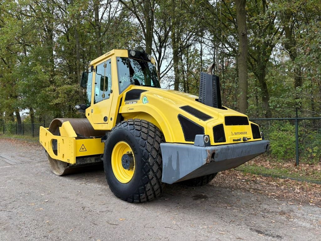 Bomag BW 213 D H-4 i - Compacteur à pieds de mouton/ Monocylindre: photos 3 Bomag BW 213 D H-4 i - Compacteur à pieds de mouton/ Monocylindre: photos 3