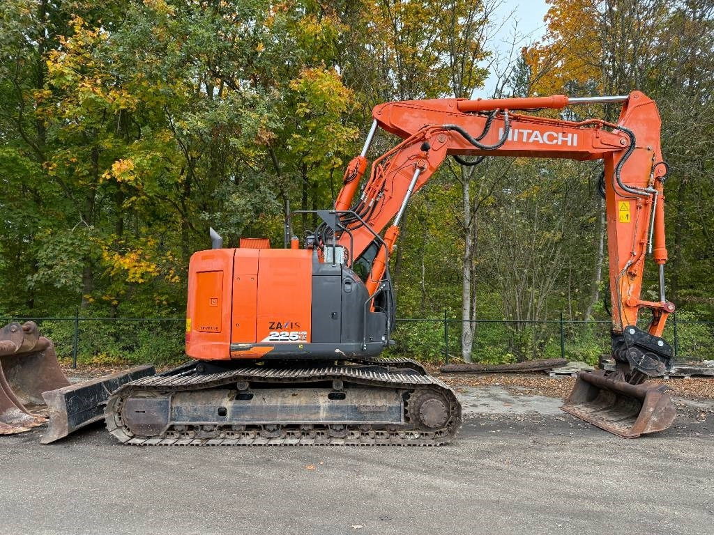 Hitachi ZX 225 US LC-6  - Pelle sur chenille: photos 5 Hitachi ZX 225 US LC-6  - Pelle sur chenille: photos 5