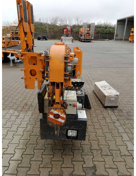 UNIC B-350 1 - Mini grue: photos 4 UNIC B-350 1 - Mini grue: photos 4