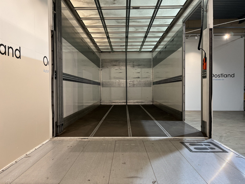 Iveco Daily 35S18 3.0 BE Clixtar Automaat Bakwagen met Laadklep / Laadvermogen 3.060 KG / Euro 6 / Luchtvering / Airco / Camera / CarPlay / Cruise Control / - Fourgon grand volume: photos 4 Iveco Daily 35S18 3.0 BE Clixtar Automaat Bakwagen met Laadklep / Laadvermogen 3.060 KG / Euro 6 / Luchtvering / Airco / Camera / CarPlay / Cruise Control / - Fourgon grand volume: photos 4