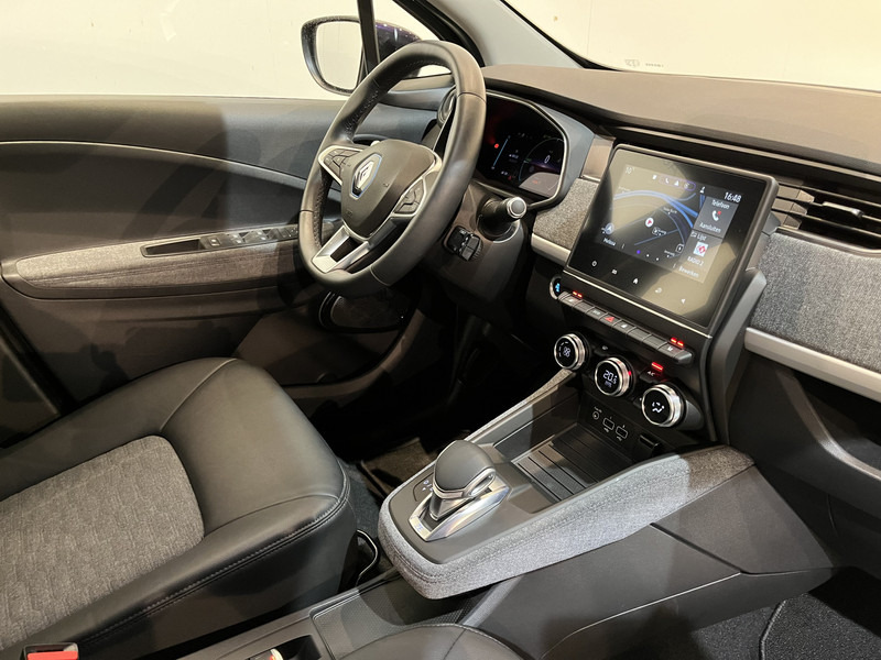Renault ZOE R110 Experience 52 kWh (Huuraccu) / CarPlay / Camera / Airco / Cruise Control / LMV / Navigatie / 11.000 KM !! Prijs ex BTW € 11.500,- - Voiture à hayon: photos 4 Renault ZOE R110 Experience 52 kWh (Huuraccu) / CarPlay / Camera / Airco / Cruise Control / LMV / Navigatie / 11.000 KM !! Prijs ex BTW € 11.500,- - Voiture à hayon: photos 4