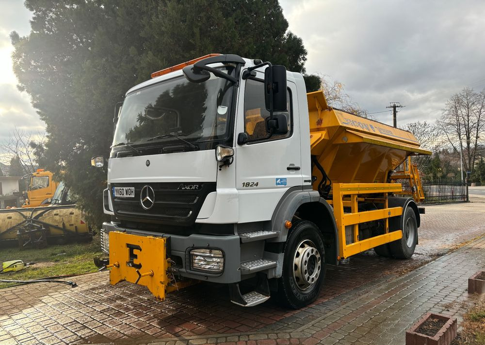 Mercedes-Benz Axor 4x2 piaskarka solarka econ schmidt 1824 e5 - Engin de déneigement: photos 1 Mercedes-Benz Axor 4x2 piaskarka solarka econ schmidt 1824 e5 - Engin de déneigement: photos 1