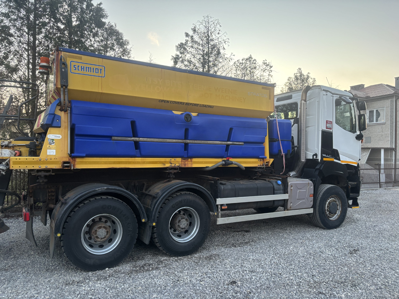 RENAULT K380 6x6 K380 6x6 SCHMIDT STRATOS III GRITTER/SPREADER PLOUGH - Engin de déneigement: photos 3 RENAULT K380 6x6 K380 6x6 SCHMIDT STRATOS III GRITTER/SPREADER PLOUGH - Engin de déneigement: photos 3