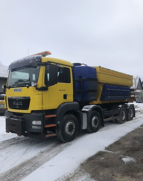MAN TGS 32.360 8x4 piaskarka solarka schmidt euro5 pług - Véhicule de voirie/ Spécial, Camion: photos 1 MAN TGS 32.360 8x4 piaskarka solarka schmidt euro5 pług - Véhicule de voirie/ Spécial, Camion: photos 1