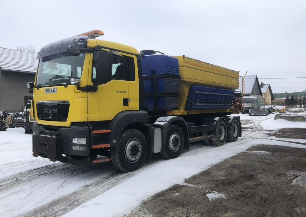 MAN TGS 32.360 8x4 piaskarka solarka schmidt euro5 pług - Véhicule de voirie/ Spécial, Camion: photos 3 MAN TGS 32.360 8x4 piaskarka solarka schmidt euro5 pług - Véhicule de voirie/ Spécial, Camion: photos 3