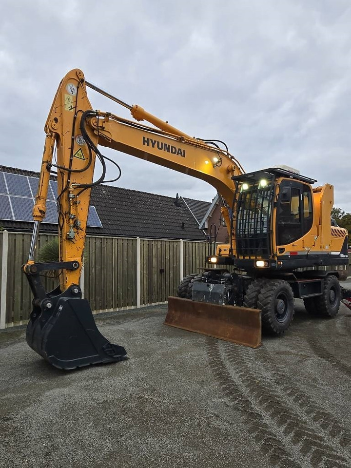 Pelle sur pneus Hyundai R 180W-9A: photos 8 Pelle sur pneus Hyundai R 180W-9A: photos 8