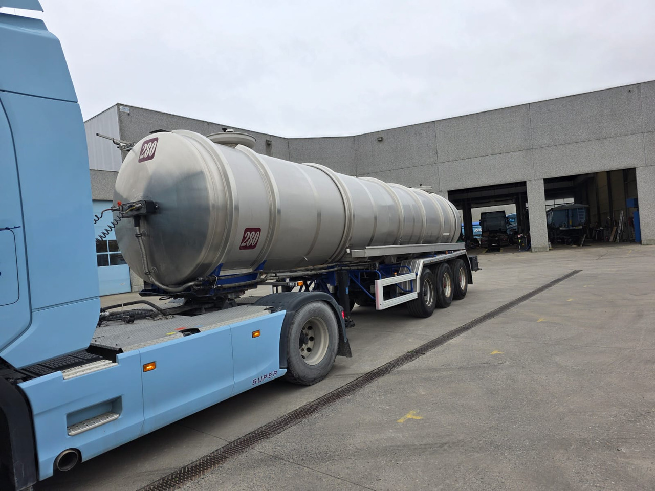 MAGYAR  - Semi-remorque citerne: photos 1 MAGYAR  - Semi-remorque citerne: photos 1