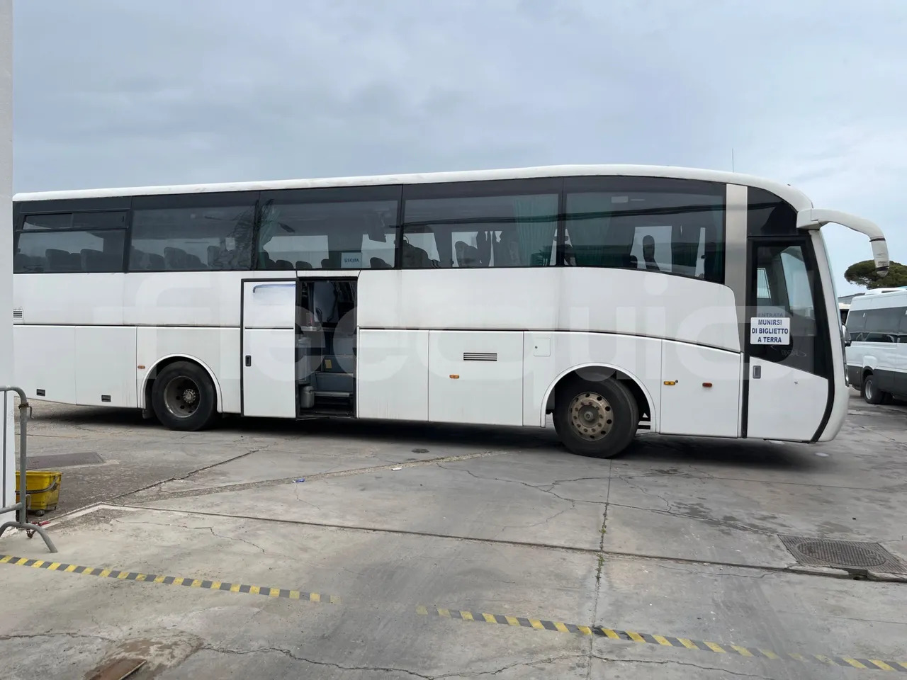 Autocar Volvo B12: photos 12