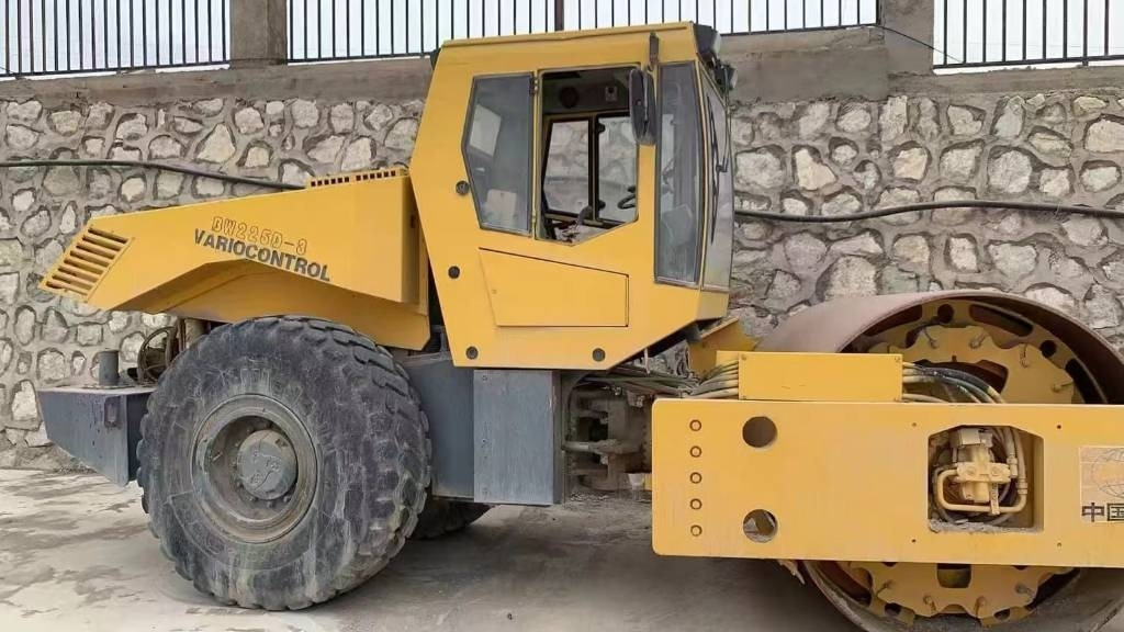 Bomag bw225d-3 - Rouleau compresseur: photos 1 Bomag bw225d-3 - Rouleau compresseur: photos 1