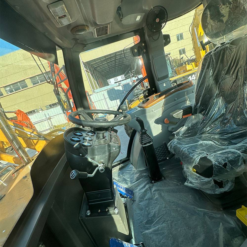 CATERPILLAR 420F - Tractopelle: photos 4 CATERPILLAR 420F - Tractopelle: photos 4