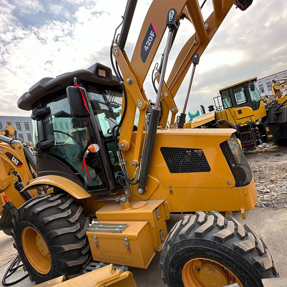CATERPILLAR 420F - Tractopelle: photos 3 CATERPILLAR 420F - Tractopelle: photos 3