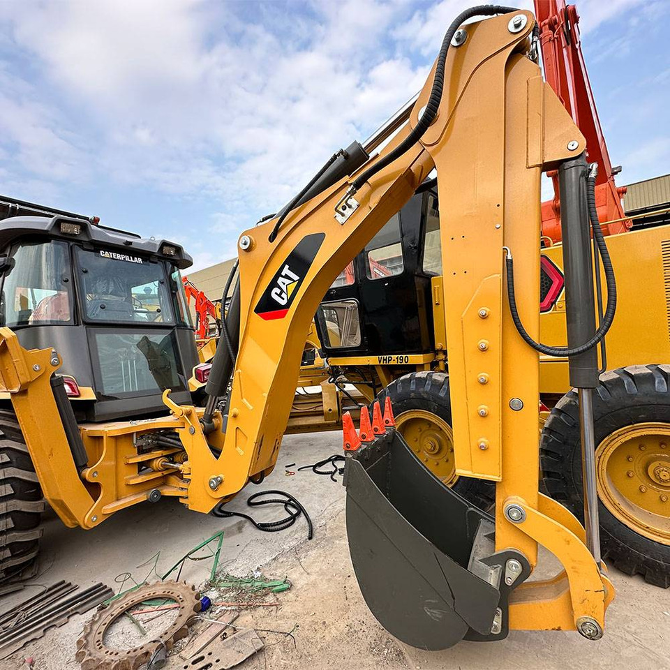 CATERPILLAR 420F - Tractopelle: photos 1 CATERPILLAR 420F - Tractopelle: photos 1