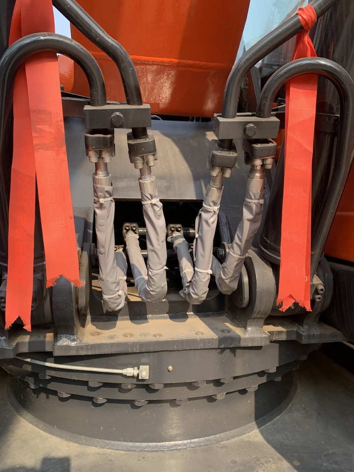 DOOSAN DX300LC-9C - Pelle sur pneus: photos 5 DOOSAN DX300LC-9C - Pelle sur pneus: photos 5