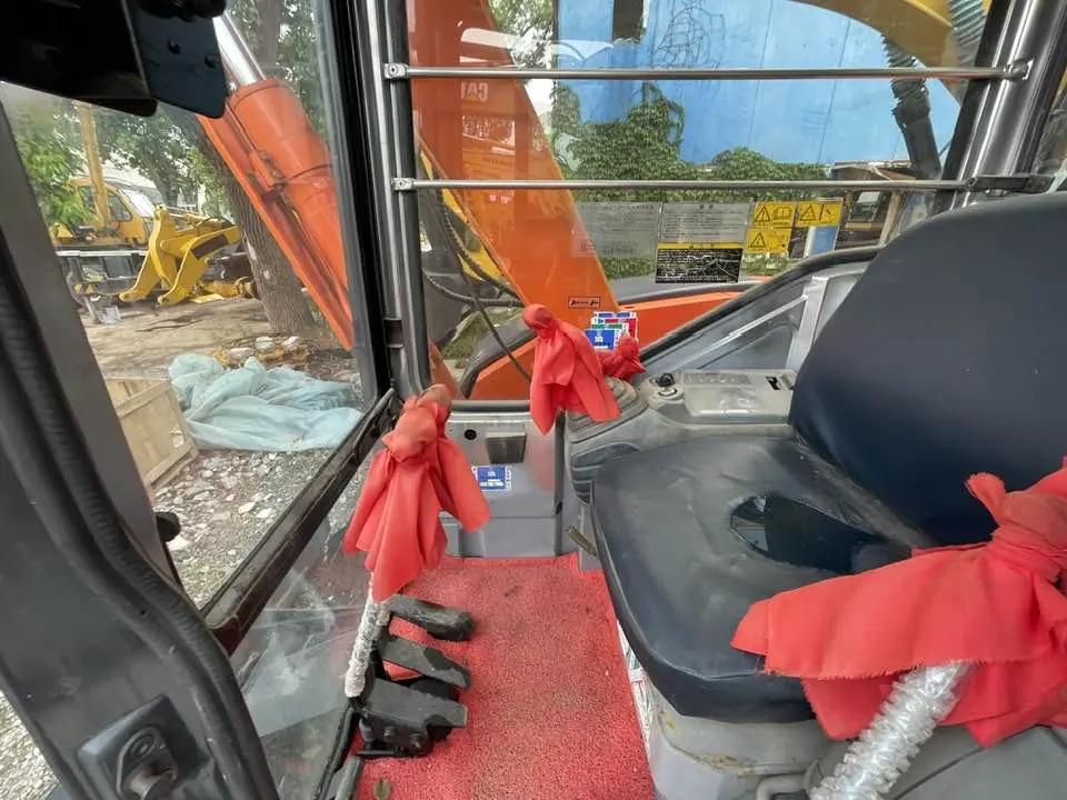 Hitachi ZX75US-7 - Mini pelle: photos 4 Hitachi ZX75US-7 - Mini pelle: photos 4