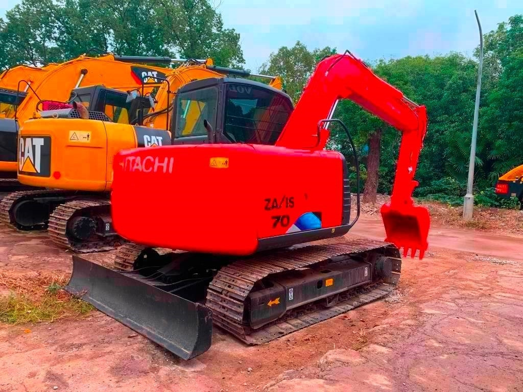 Hitachi Zaxis 70 - Pelle sur chenille: photos 1 Hitachi Zaxis 70 - Pelle sur chenille: photos 1