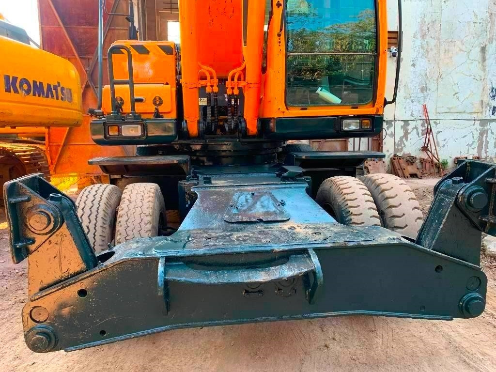 Hyundai R210W-9T - Pelle sur chenille: photos 3 Hyundai R210W-9T - Pelle sur chenille: photos 3